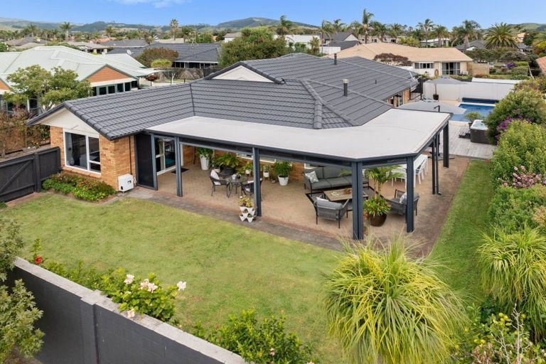 Photo of property in 90 Santa Monica Drive, Papamoa Beach, Papamoa, 3118