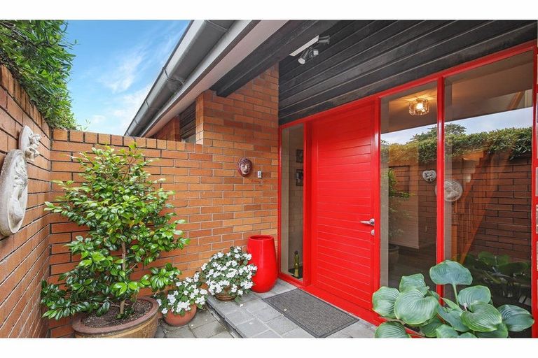 Photo of property in 35 Glenburn Place, Avonhead, Christchurch, 8042
