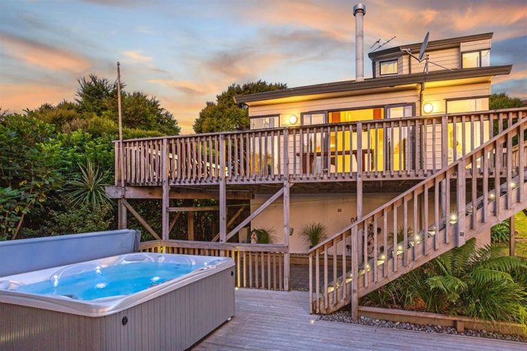 Photo of property in 42 James Cook Drive, Whitby, Porirua, 5024