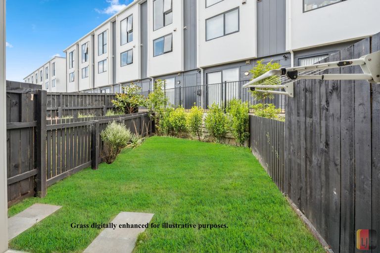 Photo of property in 2 Mikoikoi Crescent, Mangere Bridge, Auckland, 2022