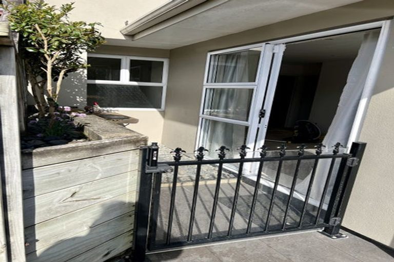 Photo of property in 19 Castleford Street, Green Bay, Auckland, 0604