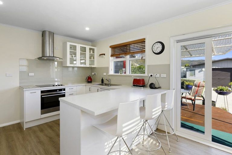 Photo of property in 49 Chapman Crescent, Naenae, Lower Hutt, 5011