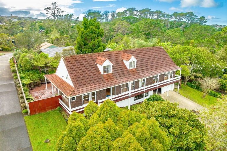 Photo of property in 19 Blundell Place, Chatswood, Auckland, 0626