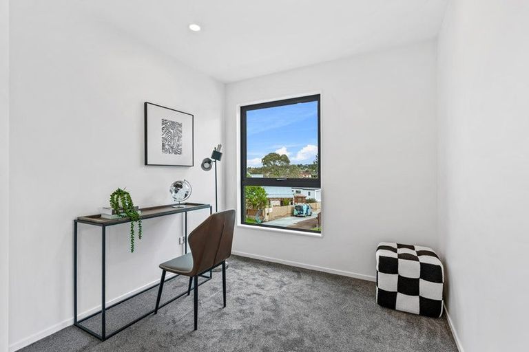Photo of property in 56 Oreil Avenue, West Harbour, Auckland, 0618