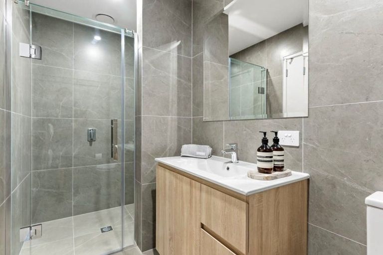 Photo of property in 8/19 Windlass Street, Long Bay, Auckland, 0630