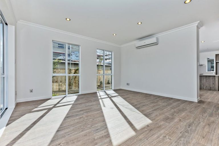 Photo of property in 10 Seafort Lane, Silverdale, 0932