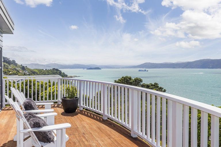 Photo of property in 22 Tai Paku Paku Road, Karaka Bays, Wellington, 6022