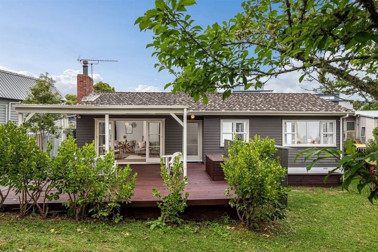 Photo of property in 14a Saffron Street, Birkdale, Auckland, 0626