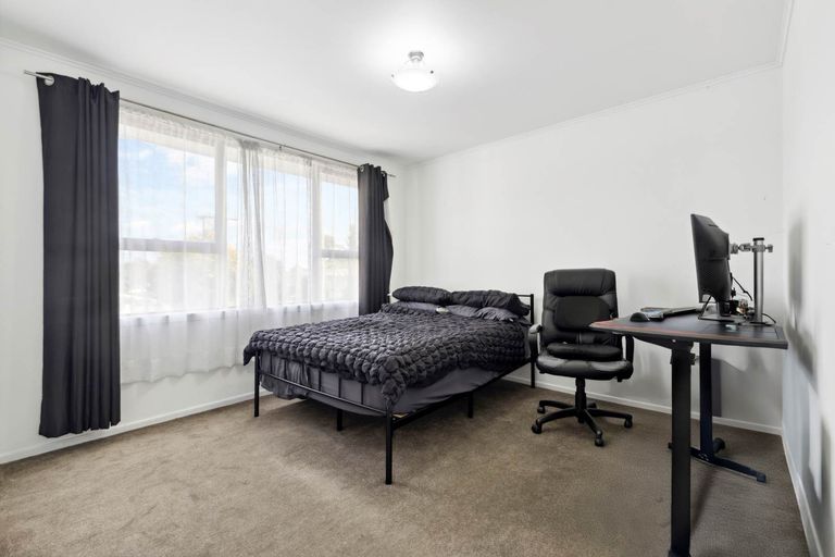 Photo of property in 102 Marne Road, Papakura, 2110