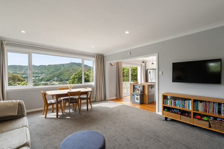 Photo of property in 16 Waru Street, Khandallah, Wellington, 6035