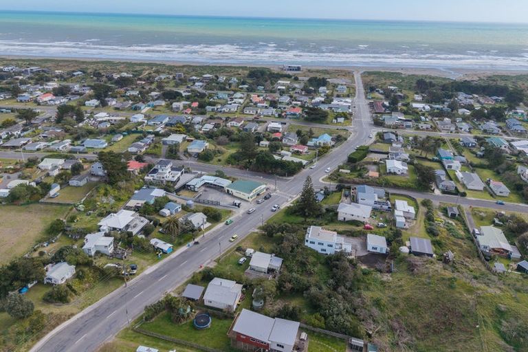 Photo of property in 643 Waitarere Beach Road, Waitarere Beach, Levin, 5510