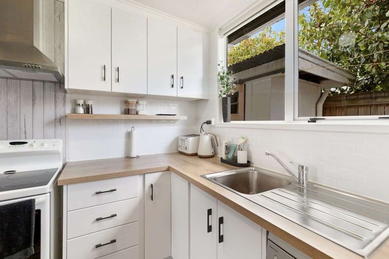 Photo of property in 2/54 Weston Avenue, Roslyn, Palmerston North, 4414