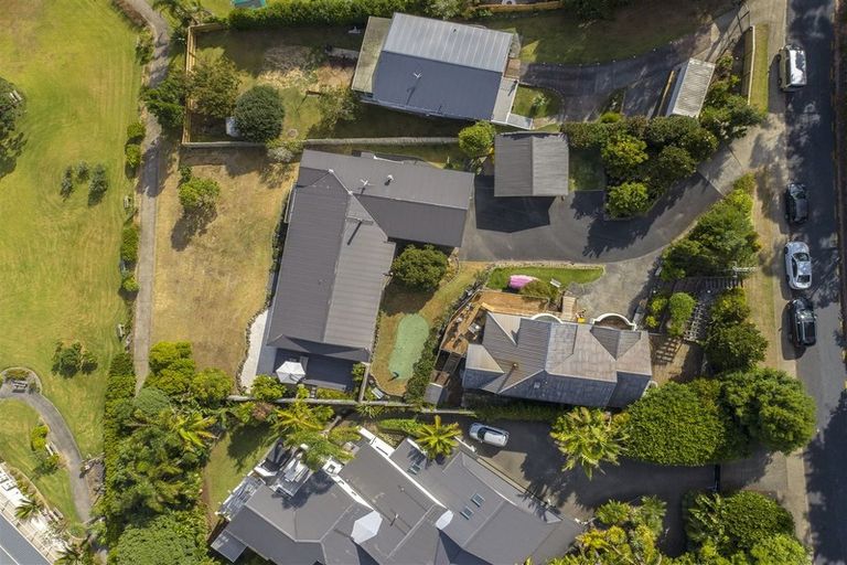 Photo of property in 12 Tawhana Crescent, Red Beach, 0932