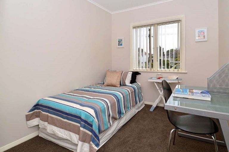 Photo of property in 10 Rollerson Street, Papakura, 2110