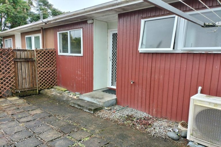 Photo of property in 5/25 West Coast Road, Glen Eden, Auckland, 0602