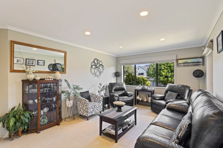 Photo of property in 6 Royal Heights, Glen Avon, New Plymouth, 4312