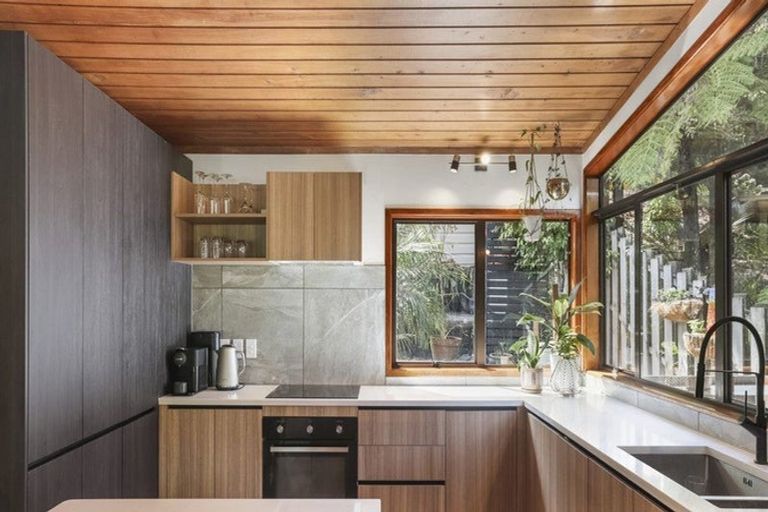 Photo of property in 23 Victory Road, Laingholm, Auckland, 0604