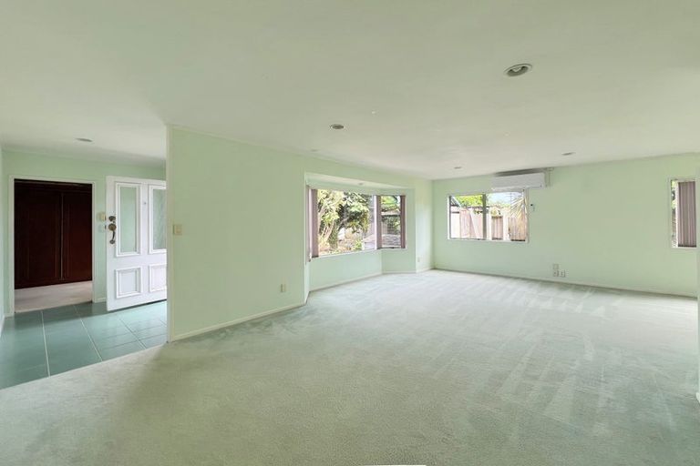 Photo of property in 6 Waylen Place, Burswood, Auckland, 2013
