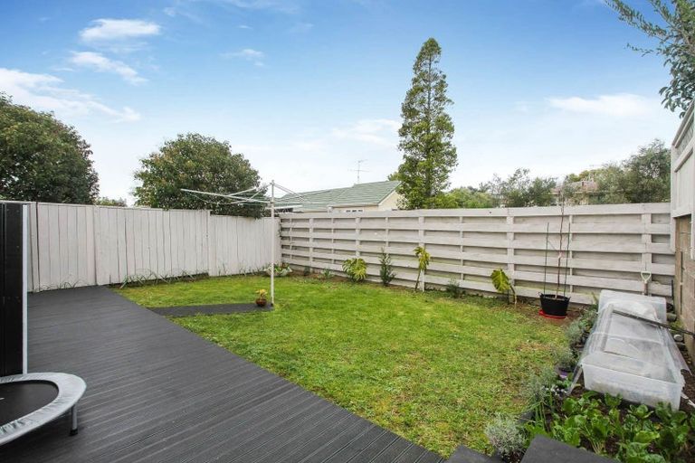 Photo of property in 1/83 Birkdale Road, Birkdale, Auckland, 0626