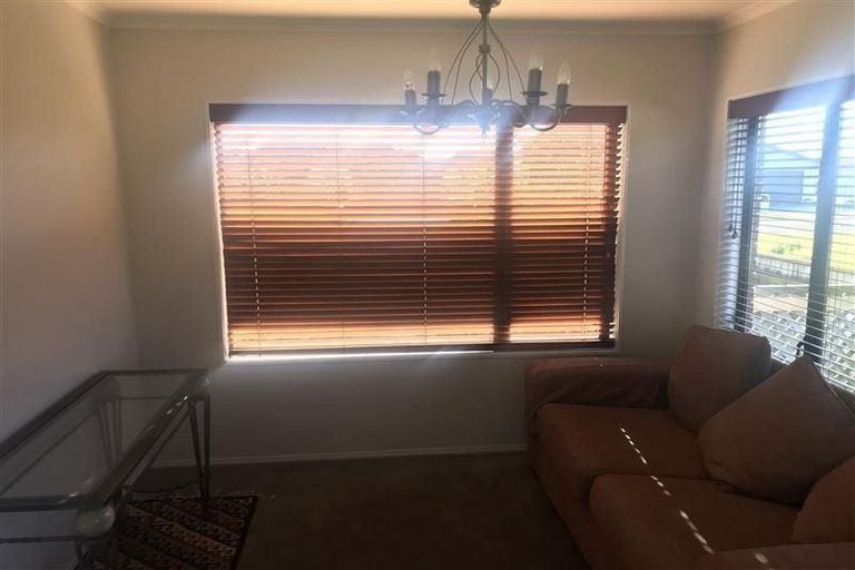 Photo of property in 13 Knightsbridge Place, Taradale, Napier, 4112