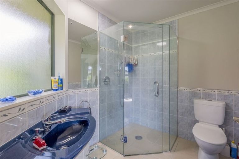 Photo of property in 28 Waipuna Grove, Levin, 5571