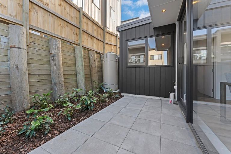 Photo of property in 2 Irwin Lane, Windsor Park, 0632