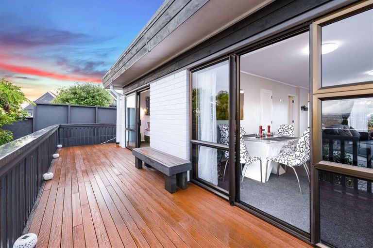 Photo of property in 2/262 Don Buck Road, Massey, Auckland, 0614