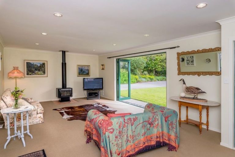 Photo of property in 33 Mokena Kohere Street, Manakau, Levin, 5573