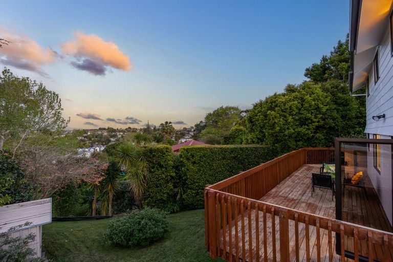 Photo of property in 2/70 Ayton Drive, Totara Vale, Auckland, 0629
