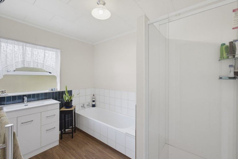 Photo of property in 16 Easton Way, Levin, 5510
