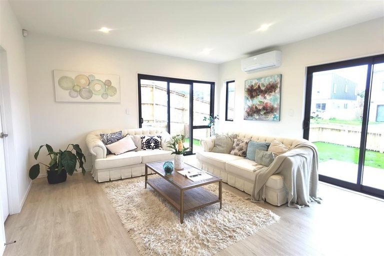 Photo of property in 2 Poruru Close, Papakura, 2110