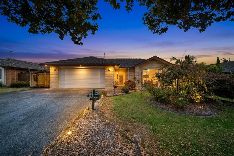 Photo of property in 35 Croftview Road, Wattle Downs, Auckland, 2103