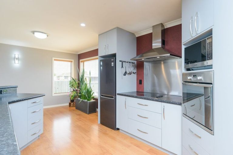 Photo of property in 46 Peter Hall Drive, Kelvin Grove, Palmerston North, 4414