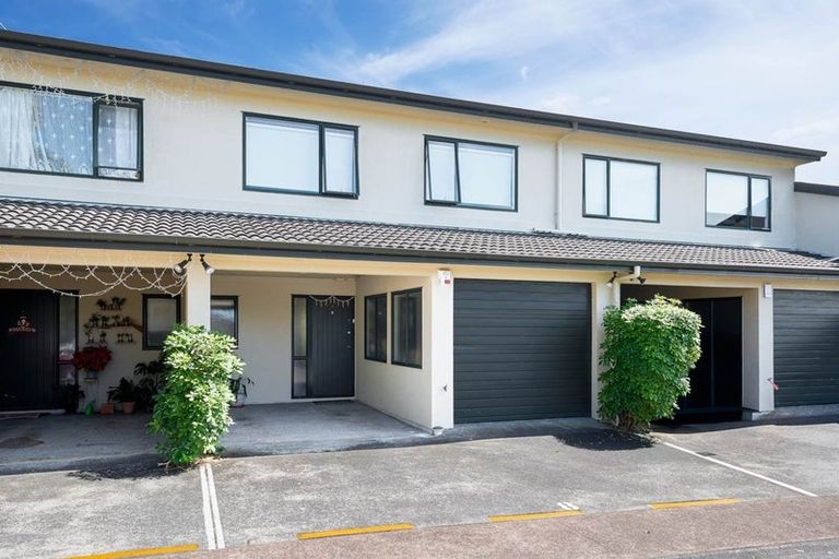 Photo of property in Casa Bella, 8/427 Albany Highway, Albany, Auckland, 0632