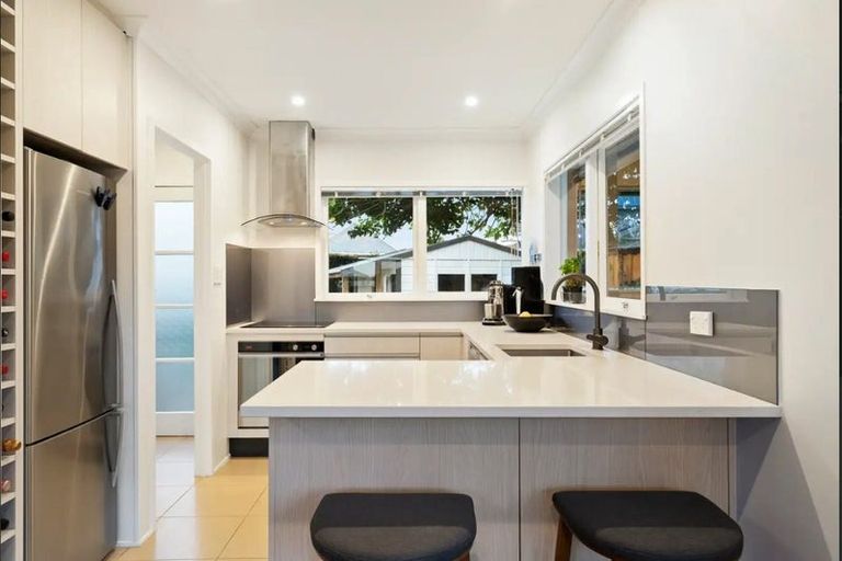 Photo of property in 2/10 Princes Street, Northcote Point, Auckland, 0627