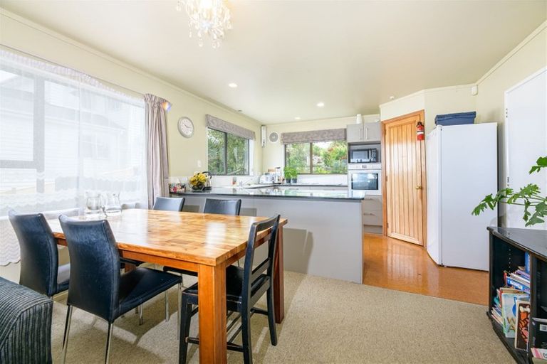 Photo of property in 62 Lyttelton Avenue, Forrest Hill, Auckland, 0620