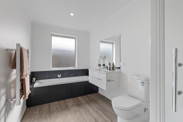 Photo of property in 55 Awataha Crescent, Pyes Pa, Tauranga, 3110