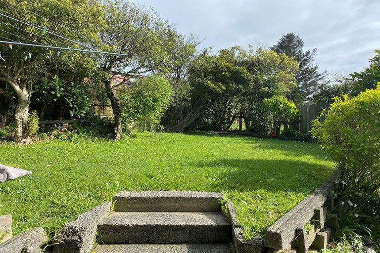 Photo of property in 60 Ruskin Road, Newlands, Wellington, 6037