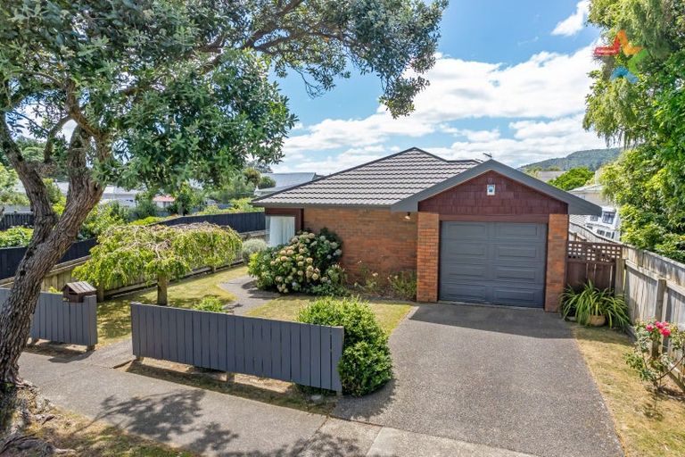 Photo of property in 27a Malone Road, Waterloo, Lower Hutt, 5011