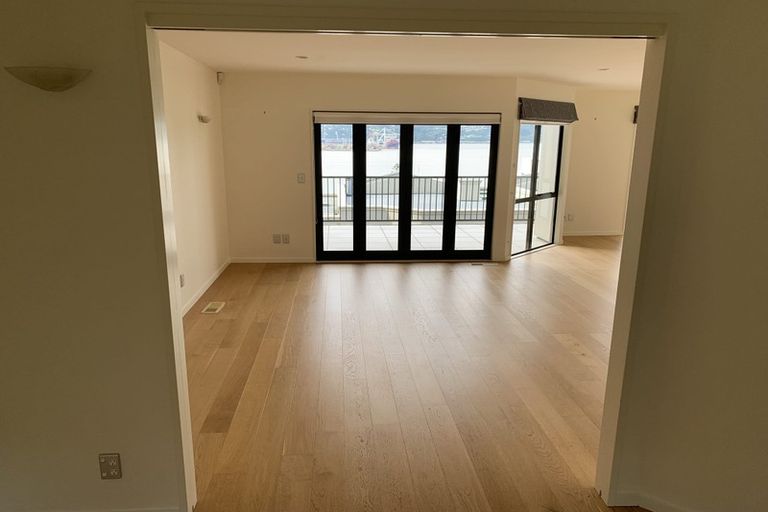 Photo of property in 10/22u Oriental Terrace, Oriental Bay, Wellington, 6011