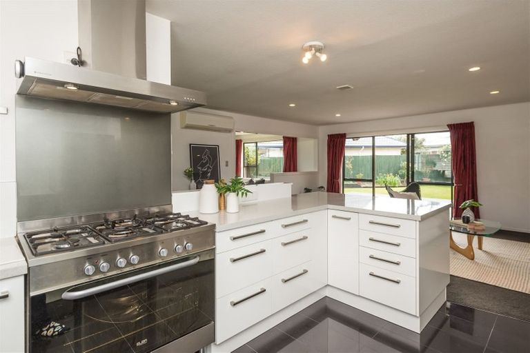 Photo of property in 18 Innisfree Place, Northwood, Christchurch, 8051