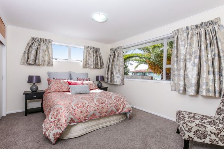 Photo of property in 16 Hinerau Street, Henderson, Auckland, 0612