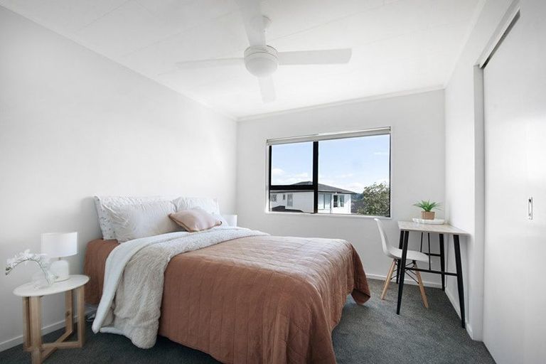 Photo of property in 2/25 Clearview Heights, Ranui, Auckland, 0612