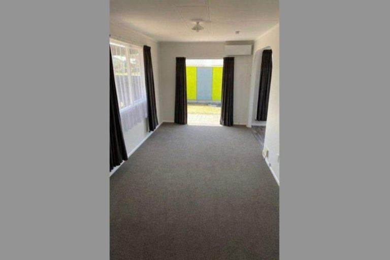 Photo of property in 12 Mosston Road, Castlecliff, Whanganui, 4501