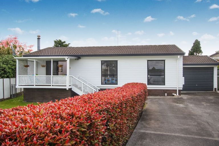 Photo of property in 2 Graham Avenue, Te Atatu Peninsula, Auckland, 0610
