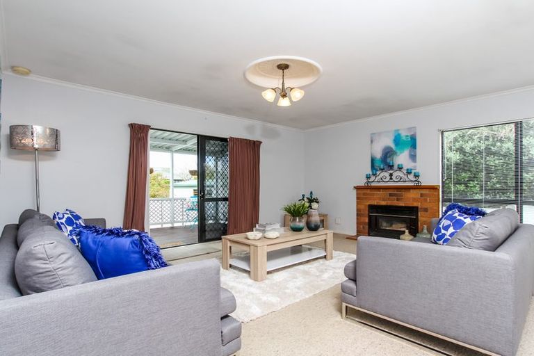 Photo of property in 2 Graham Avenue, Te Atatu Peninsula, Auckland, 0610