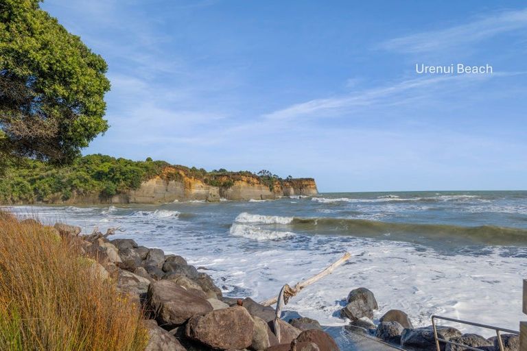 Photo of property in 52 Fifth Avenue, Urenui, 4377