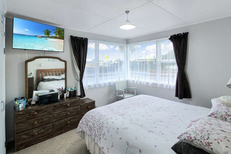 Photo of property in 13 Russell Street, Marton, 4710