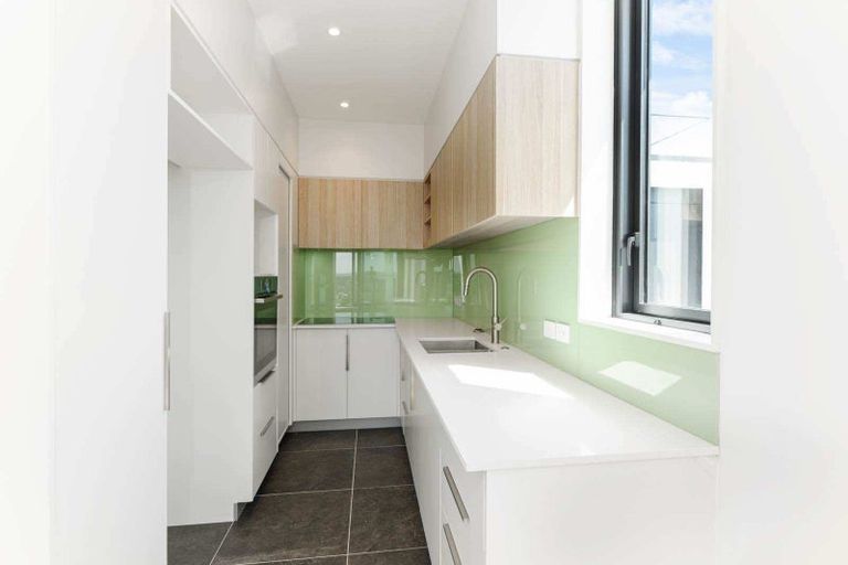 Photo of property in 1 Buscomb Avenue, Henderson, Auckland, 0610