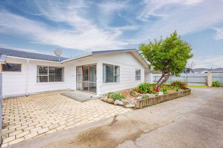 Photo of property in 2/17 Ranfurly Street, Tamatea, Napier, 4112